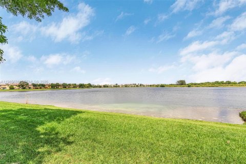 Купить таунхаус в Катлер-Бей, Флорида 4 спальни, 159.79м2, № 2048849 - фото 2