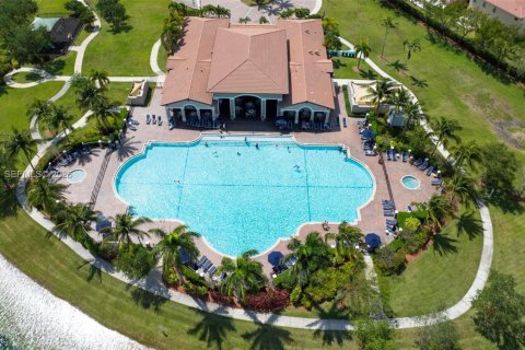 Купить таунхаус в Катлер-Бей, Флорида 4 спальни, 159.79м2, № 2048849 - фото 30