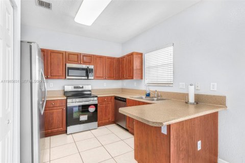 Купить таунхаус в Катлер-Бей, Флорида 4 спальни, 159.79м2, № 2048849 - фото 11