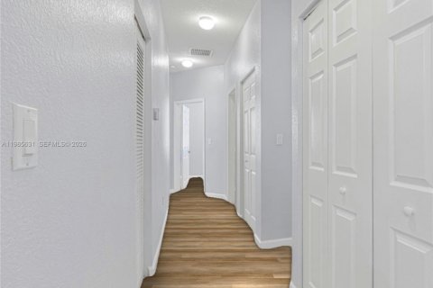 Купить таунхаус в Катлер-Бей, Флорида 4 спальни, 159.79м2, № 2048849 - фото 14