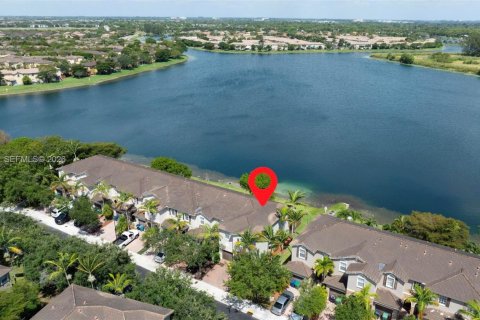 Купить таунхаус в Катлер-Бей, Флорида 4 спальни, 159.79м2, № 2048849 - фото 24