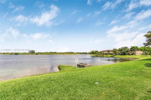 Купить таунхаус в Катлер-Бей, Флорида 4 спальни, 159.79м2, № 2048849 - фото 3