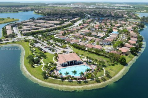 Купить таунхаус в Катлер-Бей, Флорида 4 спальни, 159.79м2, № 2048849 - фото 29