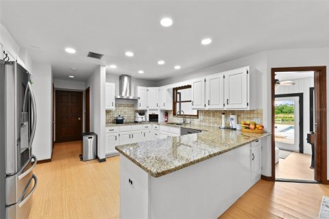 House in Oviedo, Florida 8 bedrooms, 532.98 sq.m. № 2213391 - photo 28