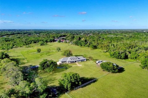 House in Oviedo, Florida 8 bedrooms, 532.98 sq.m. № 2213391 - photo 3
