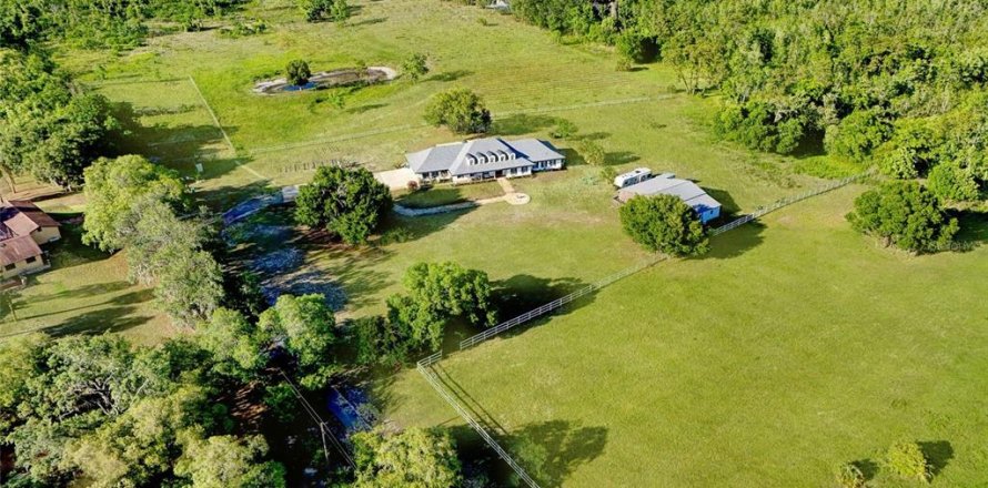 House in Oviedo, Florida 8 bedrooms, 532.98 sq.m. № 2213391