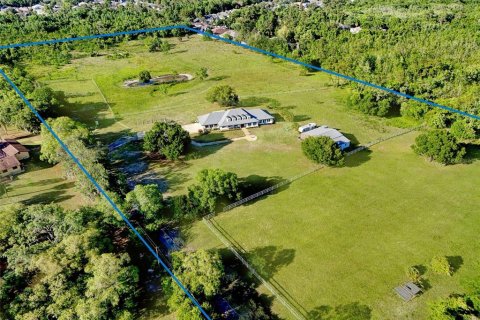 House in Oviedo, Florida 8 bedrooms, 532.98 sq.m. № 2213391 - photo 2