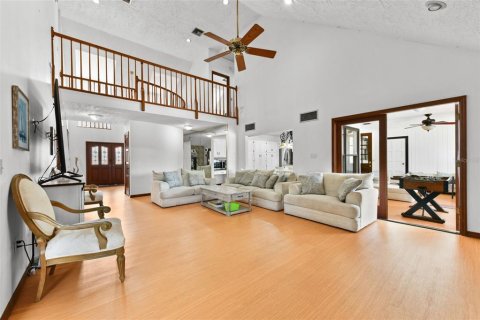 House in Oviedo, Florida 8 bedrooms, 532.98 sq.m. № 2213391 - photo 24