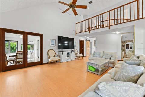 House in Oviedo, Florida 8 bedrooms, 532.98 sq.m. № 2213391 - photo 25