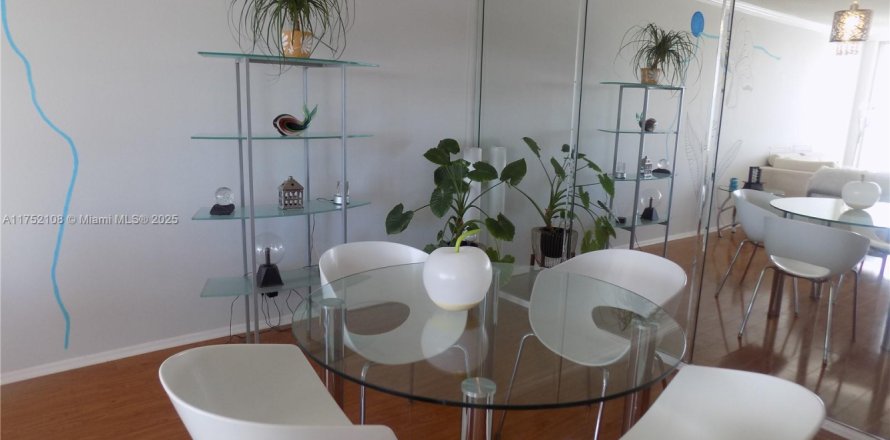 Condo in Pompano Beach, Florida, 2 bedrooms  № 1859952