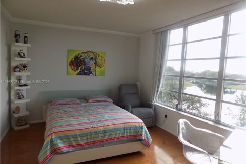 Condo in Pompano Beach, Florida, 2 bedrooms  № 1859952 - photo 10
