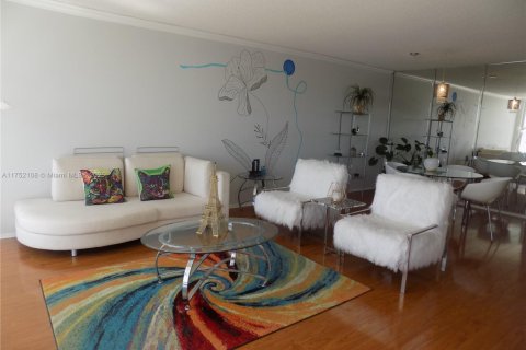 Condo in Pompano Beach, Florida, 2 bedrooms  № 1859952 - photo 17
