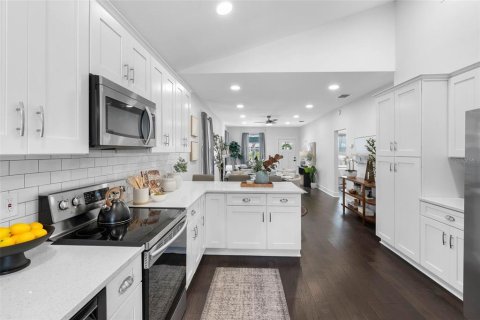 Casa en venta en Tampa, Florida, 3 dormitorios, 113.34 m2 № 2358767 - foto 3