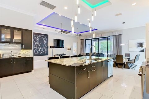 House in Four Corners, Florida 6 bedrooms, 494.7 sq.m. № 2150615 - photo 14