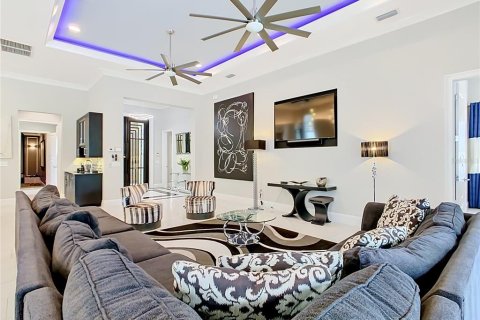 House in Four Corners, Florida 6 bedrooms, 494.7 sq.m. № 2150615 - photo 8