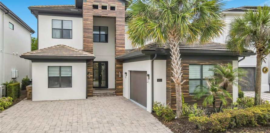 House in Four Corners, Florida 6 bedrooms, 494.7 sq.m. № 2150615