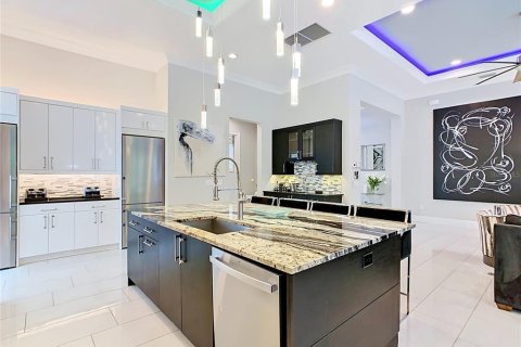 House in Four Corners, Florida 6 bedrooms, 494.7 sq.m. № 2150615 - photo 13
