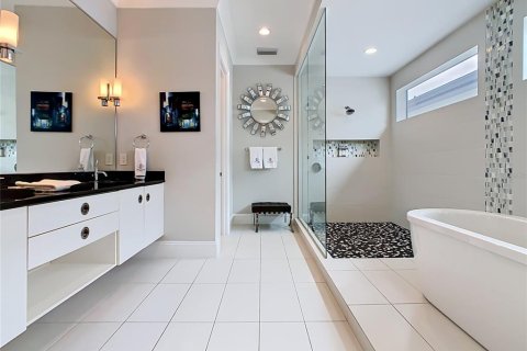 House in Four Corners, Florida 6 bedrooms, 494.7 sq.m. № 2150615 - photo 26