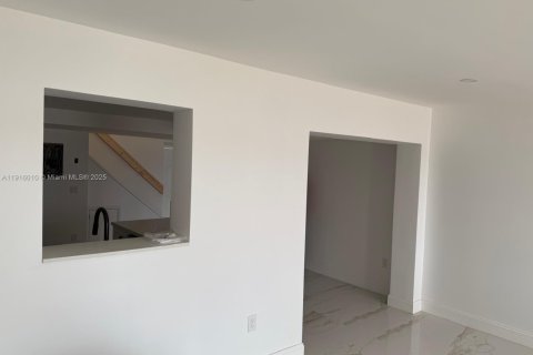 Touwnhouse à louer à Hialeah, Floride: 3 chambres, 90.49 m2 № 1971022 - photo 2