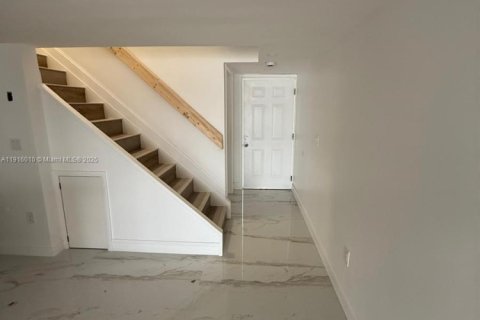 Touwnhouse à louer à Hialeah, Floride: 3 chambres, 90.49 m2 № 1971022 - photo 3