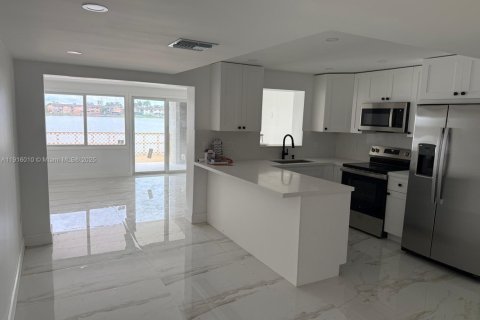 Touwnhouse à louer à Hialeah, Floride: 3 chambres, 90.49 m2 № 1971022 - photo 14