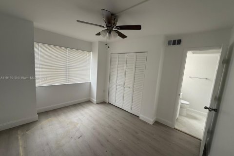 Touwnhouse à louer à Hialeah, Floride: 3 chambres, 90.49 m2 № 1971022 - photo 12