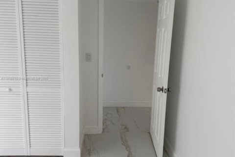 Touwnhouse à louer à Hialeah, Floride: 3 chambres, 90.49 m2 № 1971022 - photo 18