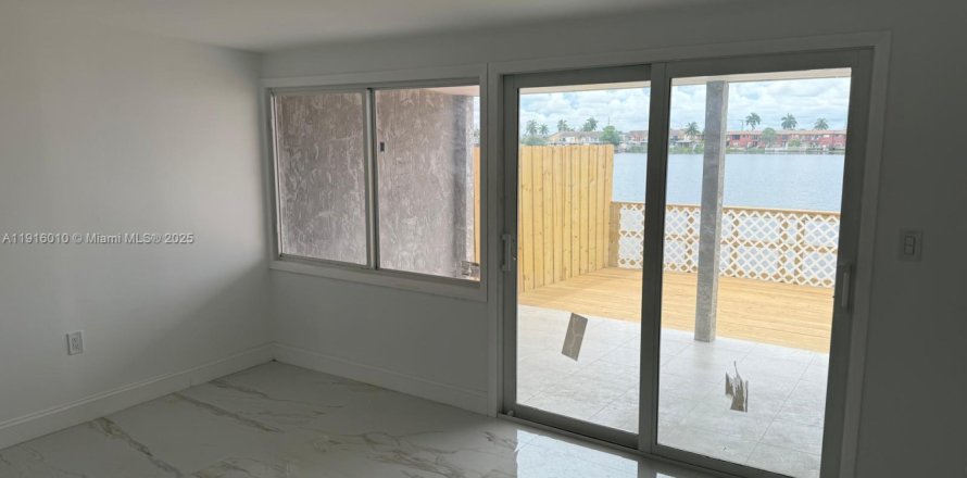 Touwnhouse à Hialeah, Floride 3 chambres, 90.49 m2 № 1971022