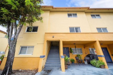 Купить кондоминиум в Майами, Флорида 3 спальни, 123.1м2, № 1931308 - фото 2