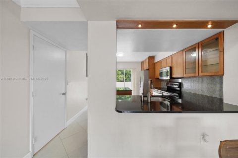 Купить кондоминиум в Майами, Флорида 3 спальни, 123.1м2, № 1931308 - фото 25