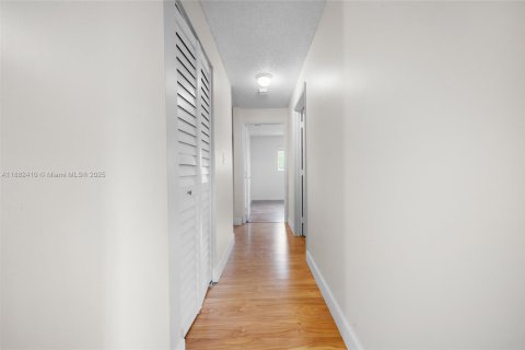 Купить кондоминиум в Майами, Флорида 3 спальни, 123.1м2, № 1931308 - фото 20