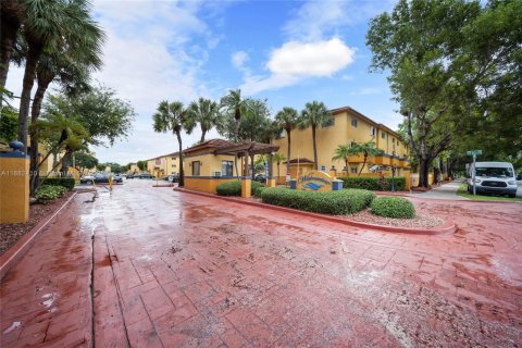 Купить кондоминиум в Майами, Флорида 3 спальни, 123.1м2, № 1931308 - фото 1