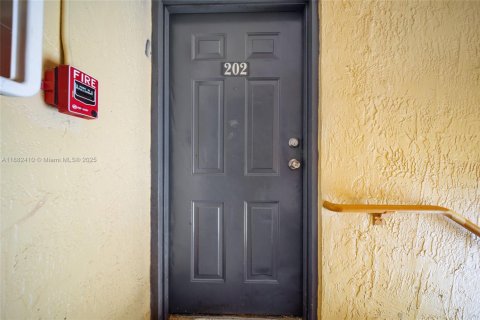 Купить кондоминиум в Майами, Флорида 3 спальни, 123.1м2, № 1931308 - фото 23