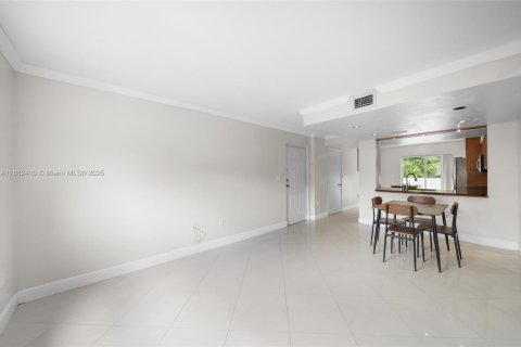 Купить кондоминиум в Майами, Флорида 3 спальни, 123.1м2, № 1931308 - фото 26