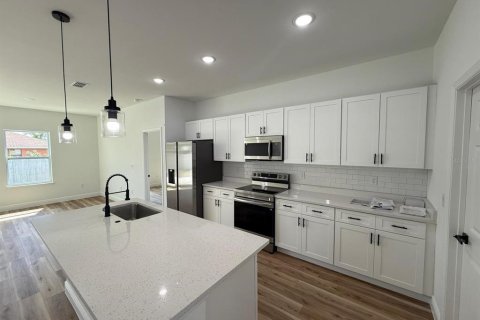 House in Ocala, Florida 4 bedrooms, 160.72 sq.m. № 1667180 - photo 6