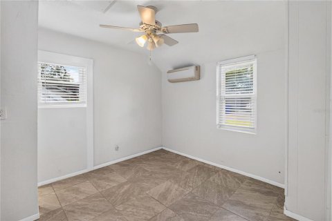 Villa ou maison à vendre à Kissimmee, Floride: 5 chambres, 135.92 m2 № 2302514 - photo 7