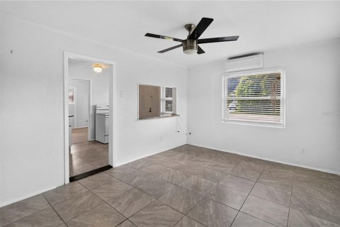 Villa ou maison à vendre à Kissimmee, Floride: 5 chambres, 135.92 m2 № 2302514 - photo 3