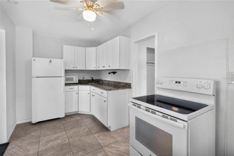 Villa ou maison à vendre à Kissimmee, Floride: 5 chambres, 135.92 m2 № 2302514 - photo 6