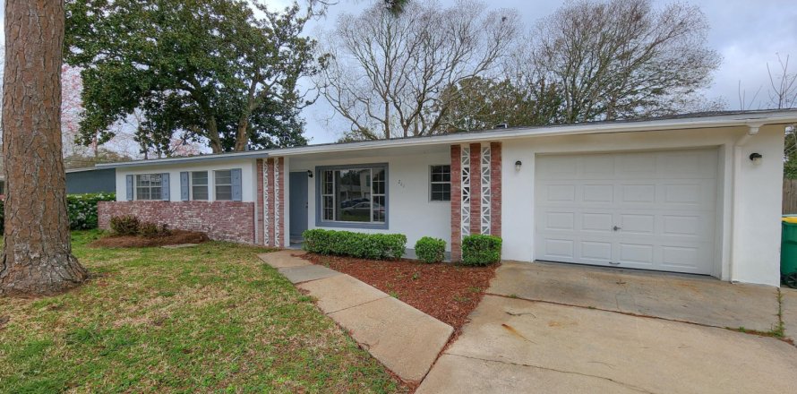 House in Mary Esther, Florida 3 bedrooms, 130.16 sq.m. № 564494
