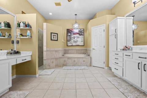 Casa en venta en Tampa, Florida, 4 dormitorios, 303.23 m2 № 2103475 - foto 22