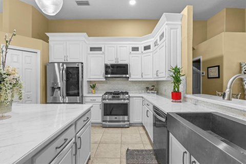 Casa en venta en Tampa, Florida, 4 dormitorios, 303.23 m2 № 2103475 - foto 10