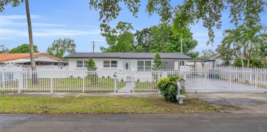 Casa en Miami Gardens, Florida 5 dormitorios, 207.82 m2 № 1929964