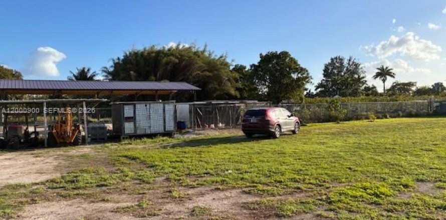 Коммерческая недвижимость в Майами, Флорида № 2067778