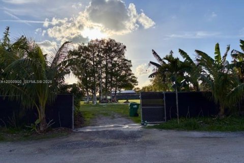 Купить коммерческую недвижимость в Майами, Флорида № 2067778 - фото 4