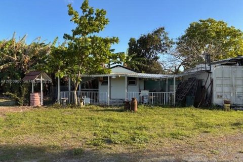 Купить коммерческую недвижимость в Майами, Флорида № 2067778 - фото 2