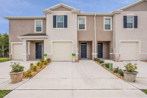 Townhouse in Atria at Ridgewood Lakes in Davenport, Florida 3 rooms, 155 sq.m. № 357252 - photo 1
