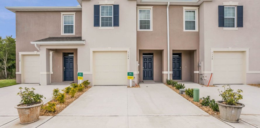 Townhouse in Atria at Ridgewood Lakes in Davenport, Florida 3 rooms, 155 sq.m. № 357252