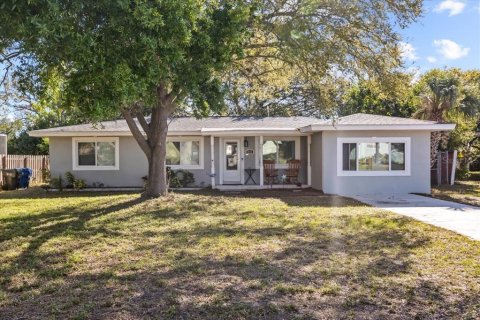 House in Clearwater, Florida 4 bedrooms, 141.03 sq.m. № 1583215 - photo 23