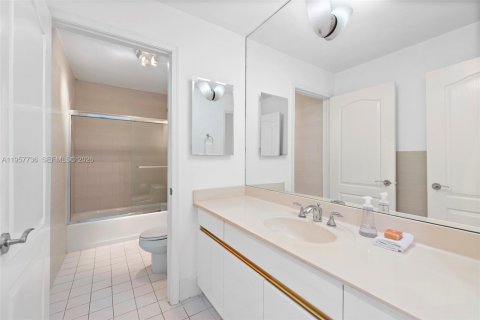 Купить кондоминиум в Майами-Бич, Флорида 3 спальни, 245.26м2, № 2011540 - фото 21