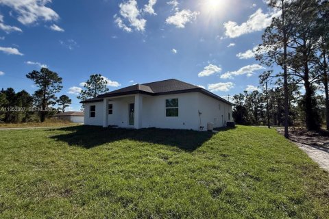 House in Lehigh Acres, Florida 4 bedrooms № 2008052 - photo 10